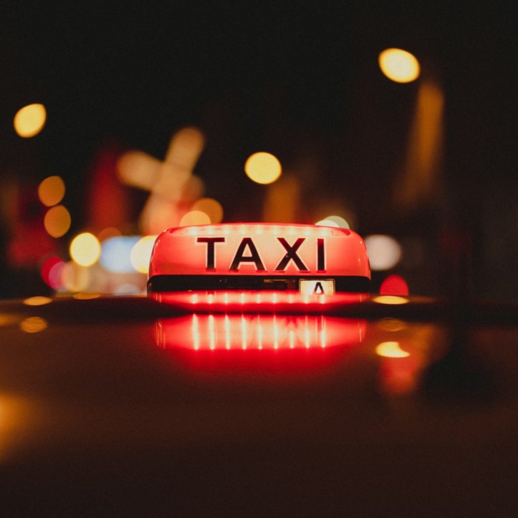 Táxi é assaltado durante corrida em Blumenau