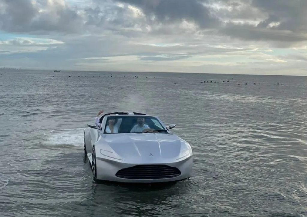 Empresa que desenvolveu carro que anda sobre as águas escolhe SC para testar modelo inusitado