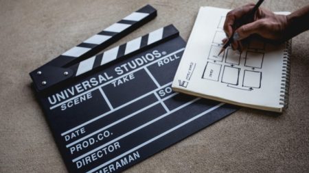 Crise em Hollywood: roteiristas fazem greve por melhores salários e trabalho