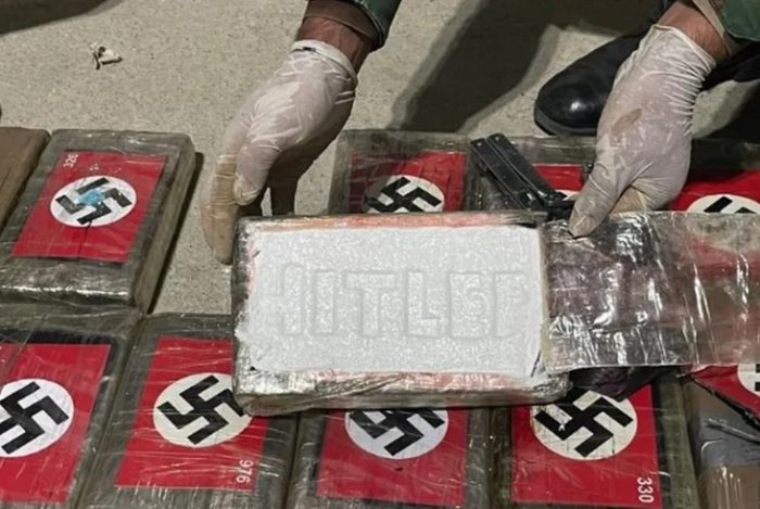 Tabletes de cocaína com suásticas nazistas são encontradas pela Polícia do Peru