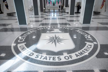 CIA busca russos insatisfeitos com o governo para o repasse de informações sigilosas