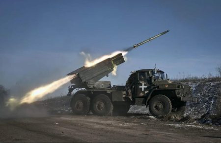 Ucrânia lança ataque de mísseis contra vilarejo russo e mata 4 pessoas