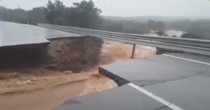 Chuvas torrenciais inundam ruas no sul da Espanha após longa seca