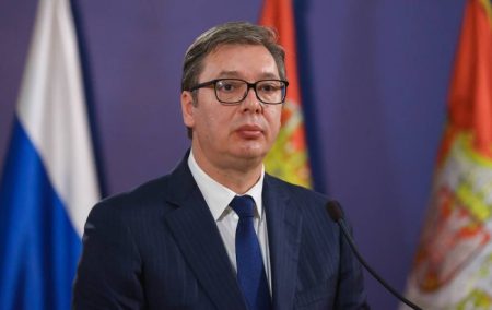Presidente da Sérvia propõe desarmamento total da população após atentados