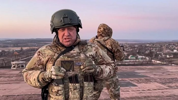Conflitos internos: líder do Grupo Wagner critica descaso russo e ameaça deixar cidade ucraniana