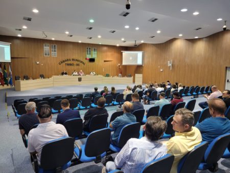 Grande público participa da Audiência Pública sobre delimitação de AUCs e definição das APPs na Câmara de Timbó