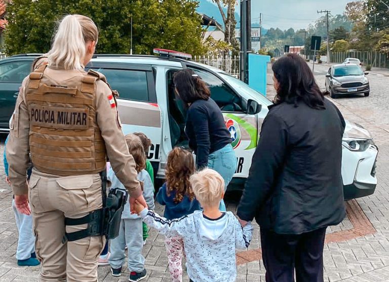 Operação Minha Escola: Polícia Militar de Timbó fortalece vínculos e promove segurança nas escolas