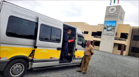 DEMUTRAN e Polícia Militar de Timbó realizam vistoria em veículos de transporte escolar