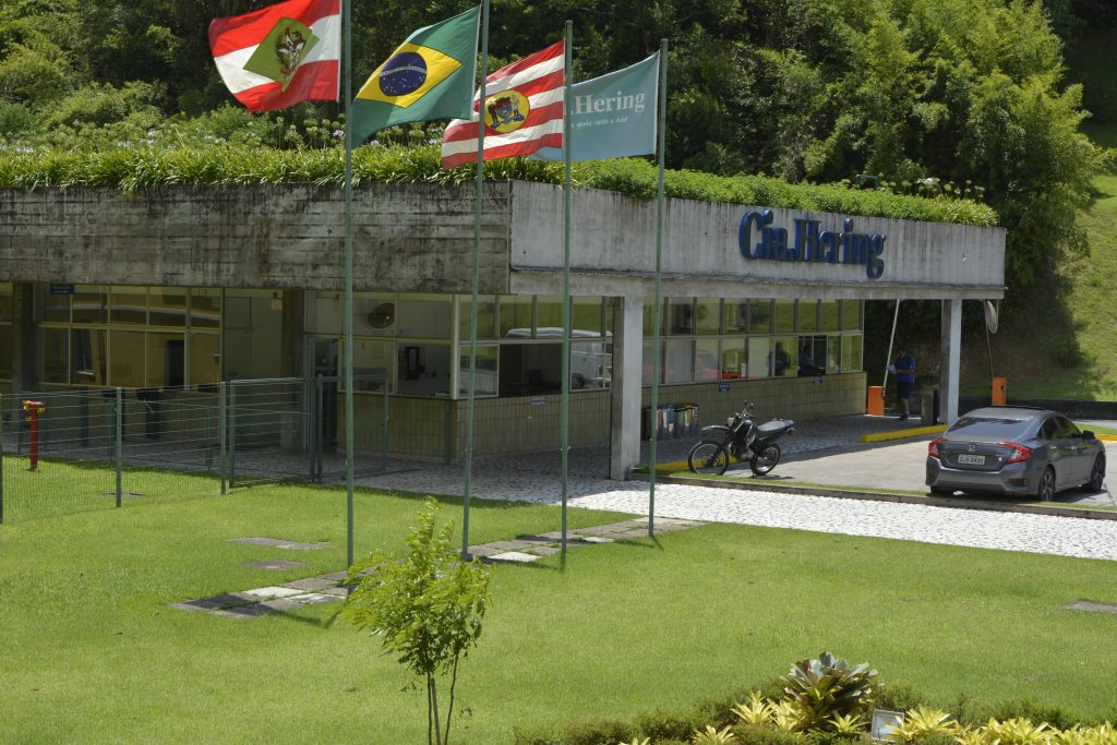 Funcionários da Cia Hering entram em greve em Blumenau