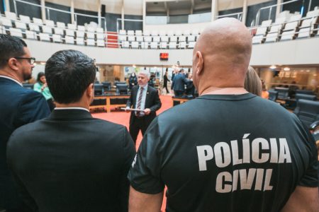 Polícia Civil de Santa Catarina desenvolve operação para combater ameaças a ataques nas escolas