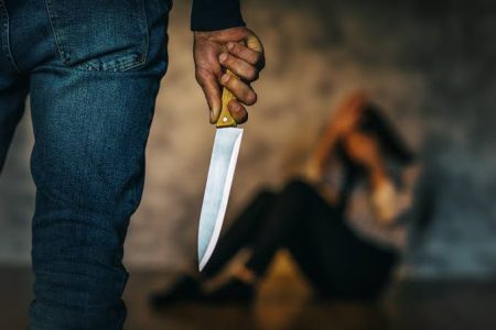 Ex-companheiro foge após esfaquear mulher por não aceitar o término em Ibirama