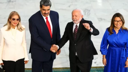 "Genocida e ditador", diz nota de repúdio de Senador sobre encontro de Lula e Maduro