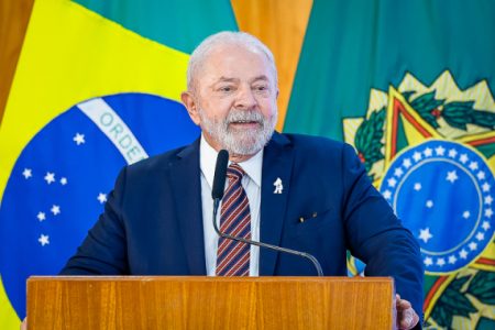 Lula passará por cirurgia para corrigir problemas no Fêmur