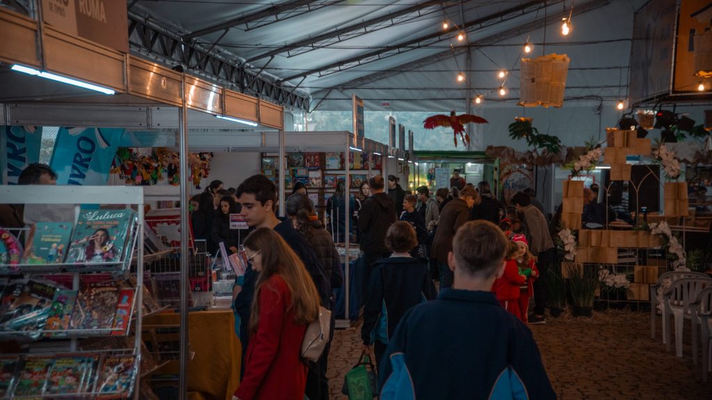 Feira do Livro de Timbó recebe mais de 15 mil pessoas em cinco dias de evento