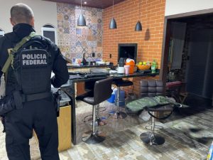 Polícia Federal investiga tentativa de homicídio com grampos perfuradores de pneus na BR 470