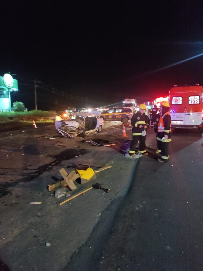 Grave acidente na BR 470: Condutor preso às ferragens é resgatado pelos Bombeiros de Indaial