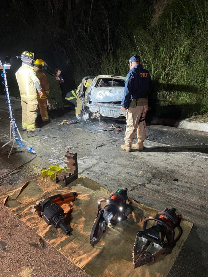 Tragédia: casal e criança morrem após carro pegar fogo em Apiúna