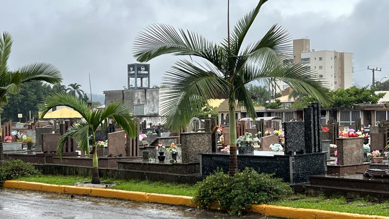 Mais um descaso na negociação de dívida de jazigo no cemitério municipal de Indaial