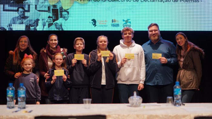 Noite Bell marca a premiação de vencedores dos Concursos Literário e de Declamação de Poemas em Timbó