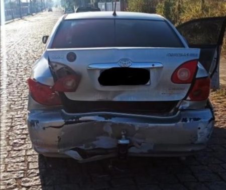 Condutora fica ferida após sofrer colisão entre veículos em Timbó