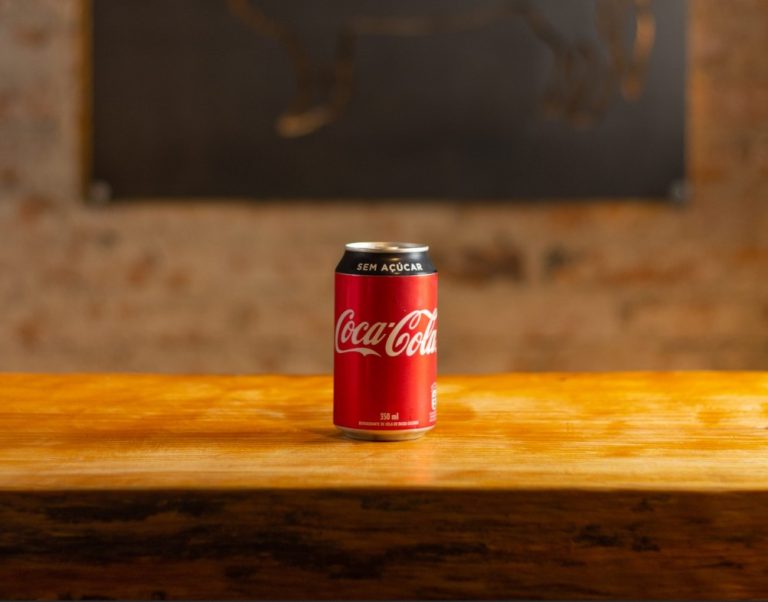 Adoçante usado na Coca Zero tem potencial cancerígeno, segundo a OMS