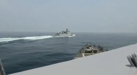 Navio de guerra chinês cruza rota de navio dos EUA e eleva tensões em Taiwan