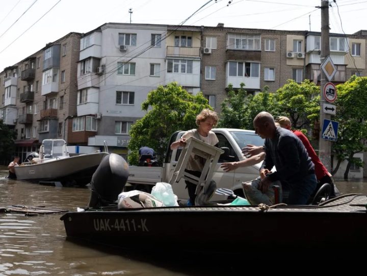 Ucrânia debaixo d'água: destruição de represa afeta mais de 5.900 pessoas