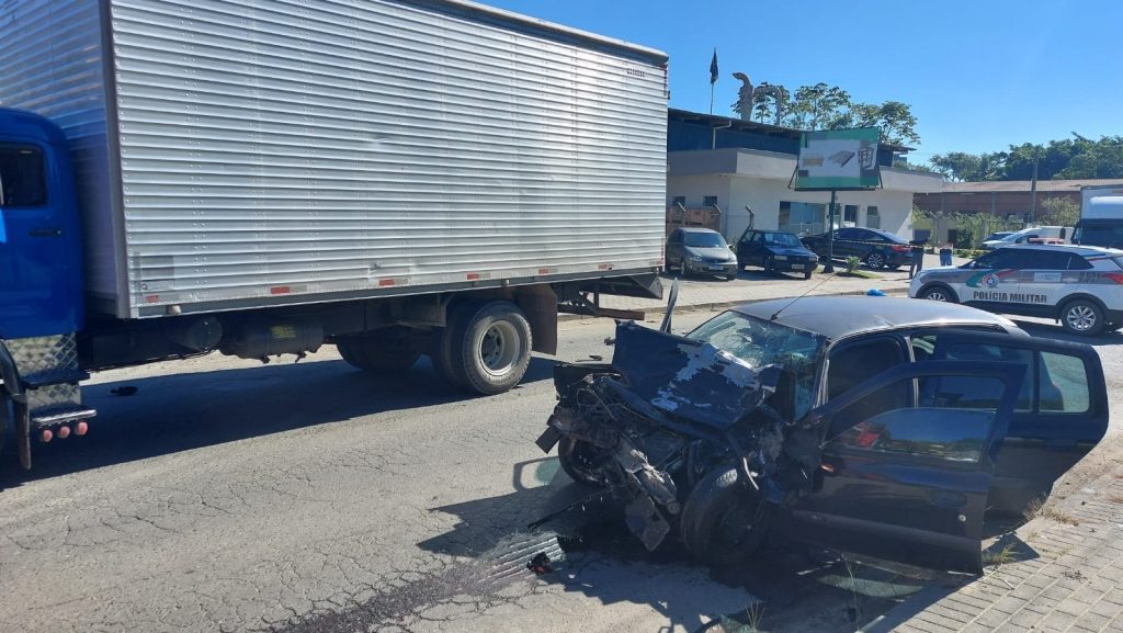 Homem morre após acidente envolvendo caminhão em Blumenau