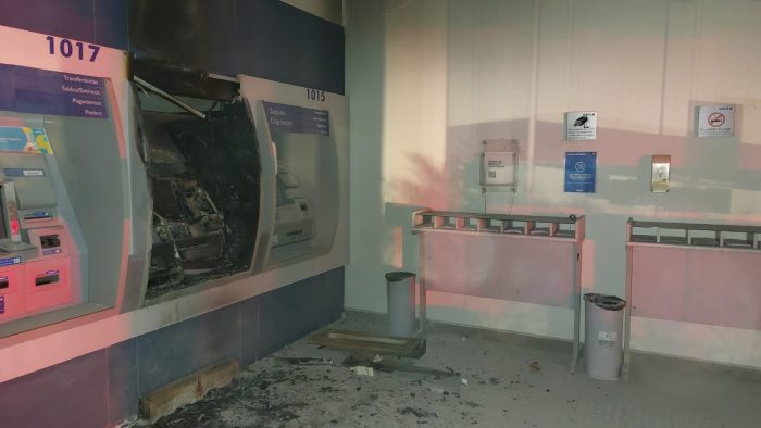 Incêndio causa danos significativos em caixa eletrônico da Caixa Econômica Federal, em Blumenau