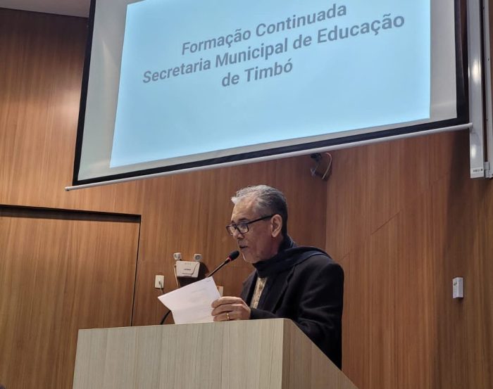 Em tribuna, Secretaria de Educação de Timbó explica sobre Formação Continuada