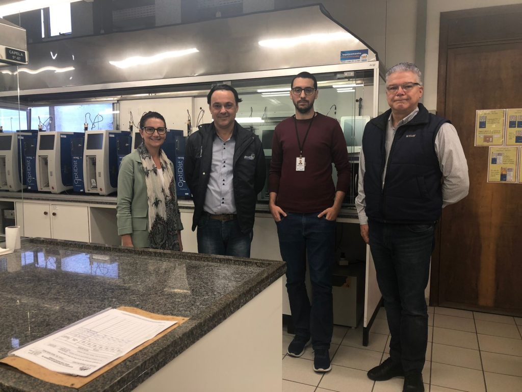 Procon Timbó visita Laboratório de Análises de Combustíveis a convite da FURB