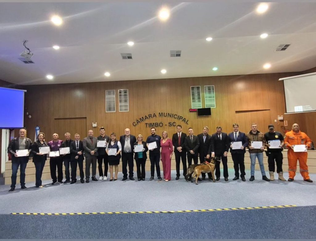 Sessão Solene com homenagens e Moções de Aplausos movimenta a Câmara Municipal de Timbó