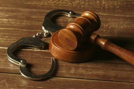 Homem é condenado a mais de 16 anos de prisão por tentativa de feminicídio em Blumenau