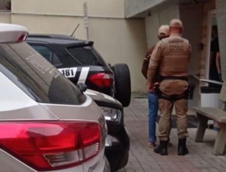 Polícia Militar prende idoso acusado de mostrar genital e assediar criança em SC