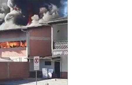 Complexos de empresas pega fogo em Blumenau
