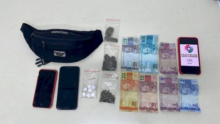 PM de Blumenau prende trio por tráfico de drogas