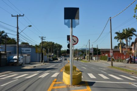 Instalação de controladores e medidores de velocidade começa em Blumenau