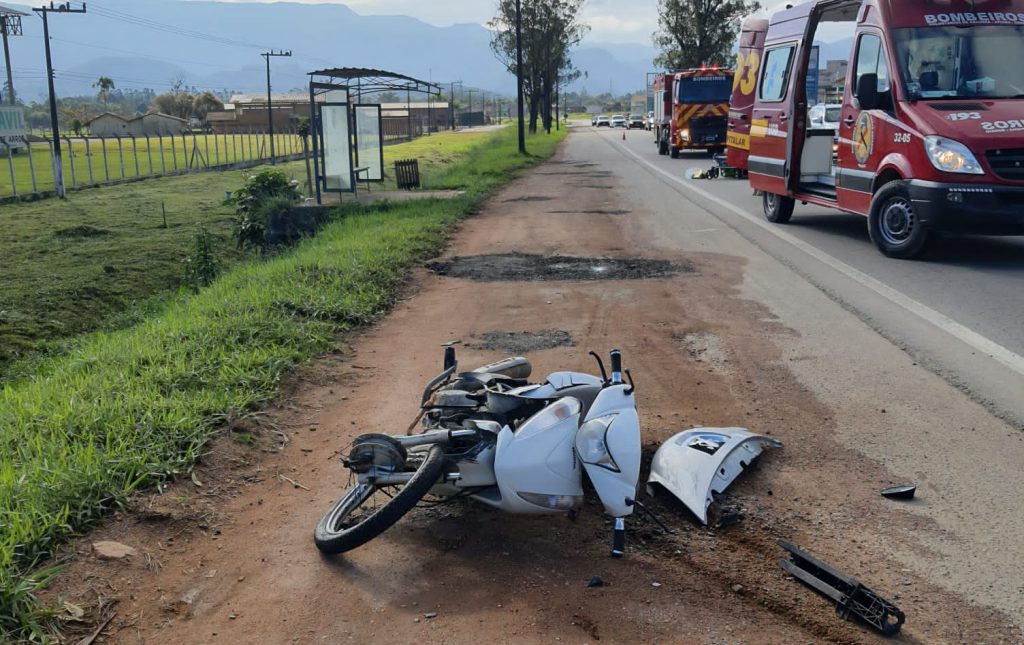 de aeronave ao hospital após colisão na BR-470 em Asc