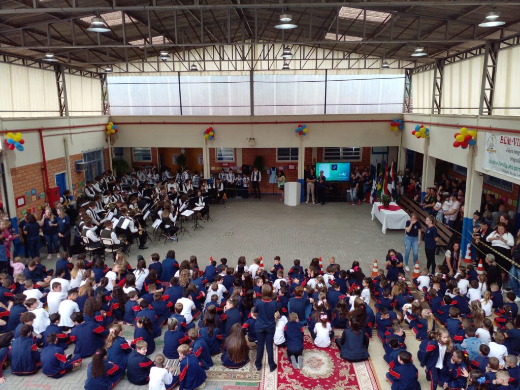 Dia da Família e Feira Integrada movimento o sábado da Escola Municipal São Roque, em Timbó