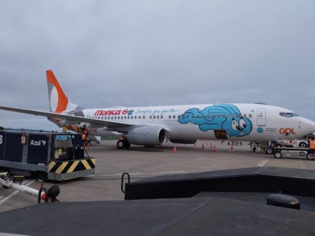 Avião da Turma da Mônica surpreende passageiros do Aeroporto de Navegantes