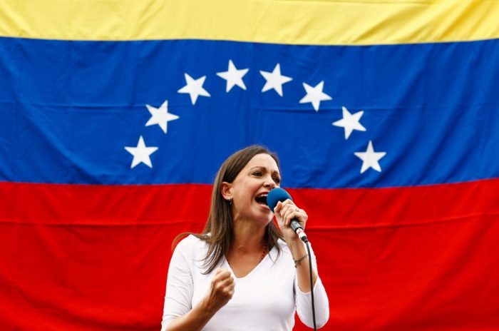 Venezuela: principal opositora de Maduro se torna inelegível por 15 anos