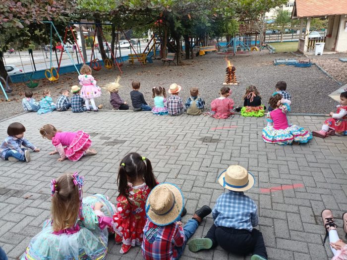 Arraial no NEI Beija Flor em Timbó promove encontro cultural para crianças