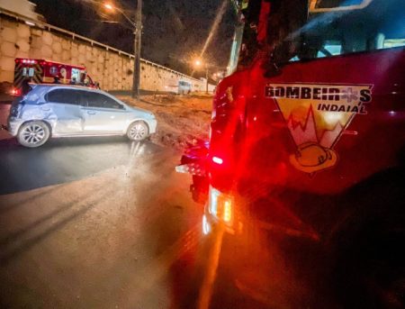 Grave acidente na BR-470 resulta em colisão entre ônibus e carro