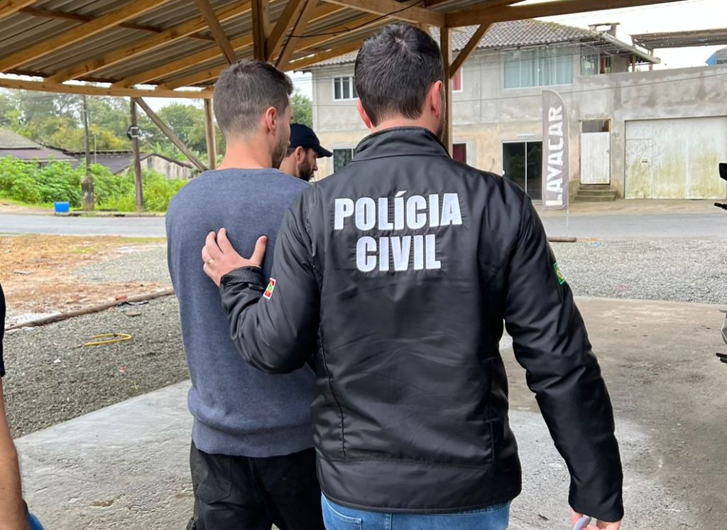 Polícia Civil de SC prende três pessoas por tráfico e associação criminosa 