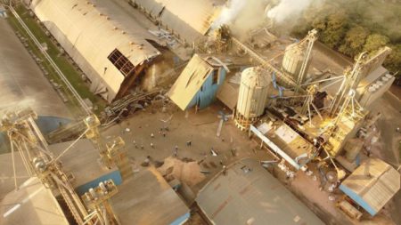 Explosão em silo de grãos no Paraná deixa 2 mortos e 9 desaparecidos