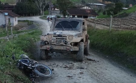 Colisão frontal entre motocicleta e jipe deixa jovem de 19 anos morto em Agrolândia