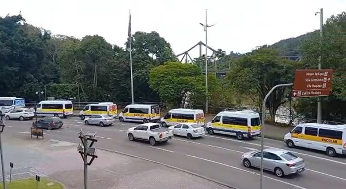 Fretamento privado se manifesta em Blumenau após declarações sobre transporte público
