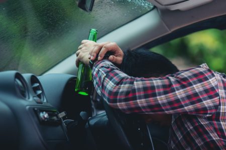 Condutor alcoolizado causa acidente em Benedito Novo de trânsito