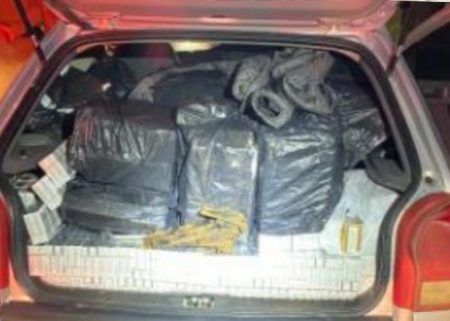 Dois homens foram presos com 750 carteiras de cigarros contrabandeados em Blumenau
