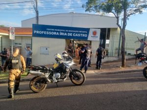 Homem armado com faca invade creche em Maringá